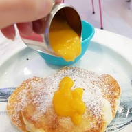 POOLTIME CAFE เอกมัย