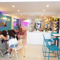 บรรยากาศ POOLTIME CAFE เอกมัย