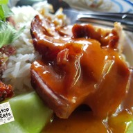 เมนูของร้าน เป็ดย่างจ่าเฉิด ตลาดสามชุก