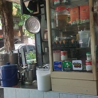 ก๋วยเตี๋ยวลูกชิ้นปลา สี่พระยา