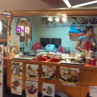 หน้าร้าน สะเหล่อ ก๋วยเตี๋ยวเรือ