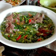 เมนูของร้าน ก๋วยเตี๋ยวหมูตำลึง นายเอก ร่มเกล้า
