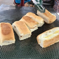 ขนมปังปิ้ง หลังโรงเรียนโรจนวิทย์