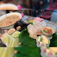 หน้าร้าน ปูหลนแม่เล็ก ตลาดน้ำ บางน้ำผึ้ง