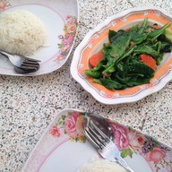 เมนูของร้าน ซิลดี้ ปลาทอดยำ & ก๋วยเตี๋ยว หมู-เนื้อน้ำตก ริมแม่น้ำตลาดไฟฟ้านครชัยศรี