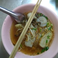 เมนูของร้าน ก๋วยเตี๋ยวนายใบ้ย้อนยุค โชคชัย4 ซอย​27