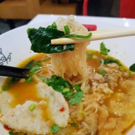 เมนูของร้าน ก๋วยเตี๋ยวเพลินพุง สยามสแควร์ วัน