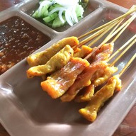 เมนูของร้าน ก๋วยเตี๋ยวไทยตาปุ้ย