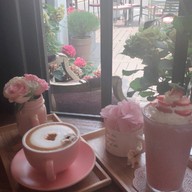 Lovin’ Her Flower Cafe&Bar ฮงแด