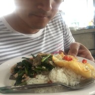 ร้านข้าวแกงครูไก่ กาดวันค่ำ