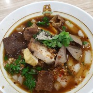 ประยุทธก๋วยจั๊บ ตลาลยิ่งเจริญ