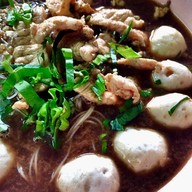 เมนูของร้าน ก๋วยเตี๋ยวเรือเฉินหลง ถนนแสงจันทร์