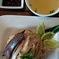 จริงใจดี ก๋วยเตี๋ยวเนื้อ ข้าวมันไก่