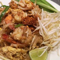 เมนูของร้าน เพชรแก้ว ผัดไทยรถเข็นลุงป้า