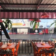 บรรยากาศ Hug Grill ศรีนครินทร์