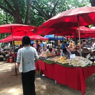 บรรยากาศ กาดโก้งโค้ง คณะเกษตร มช.