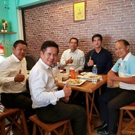 คุณติ๊ก คั่วไก่ หัวหิน