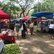 บรรยากาศ กาดโก้งโค้ง คณะเกษตร มช.