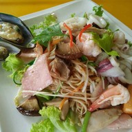 คุณติ๊ก คั่วไก่ หัวหิน