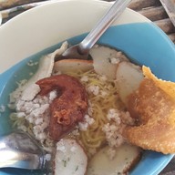 เมนูของร้าน ก๋วยเตี๋ยวหมูกุ้งกรอบ