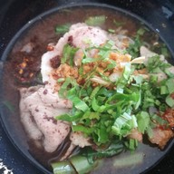 เตี๋ยวเรือชามตั้ง สนามเป้า พล.ม.2