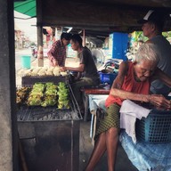 บรรยากาศ ข้าวเหนียวปิ้ง กล้วยปิ้ง ยายสุข