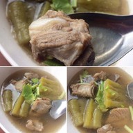 ร้านเจ๊มลอิ่มยามเช้า