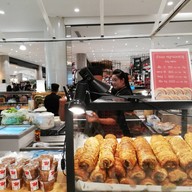 หน้าร้าน หน่อย Emquartier