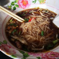 เมนูของร้าน ก๋วยเตี๋ยวเป็ดพะโล้ ติด สน.พลับพลาชัย