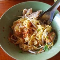เมนูของร้าน ก๋วยเตี๋ยวหน้าโรงเรียนสุพรรณภูมิ
