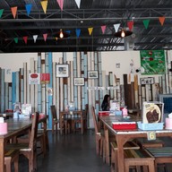 บรรยากาศ ก๋วยเตี๋ยวหมูต้มยำตำลึงนายเอก  พุทธบูชา