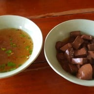 เมนูของร้าน ก๋วยเตี๋ยวหน้าโรงเรียนสุพรรณภูมิ