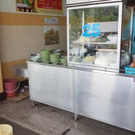 หน้าร้าน ก๋วยเตี๋ยวหน้าโรงเรียนสุพรรณภูมิ