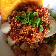 ก๋วยเตี๋ยวหลบมุม เสาธง-ปืนใหญ่