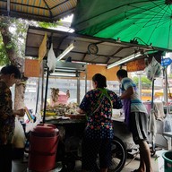 หน้าร้าน ข้าวมันไก่ตอน ดินแดง