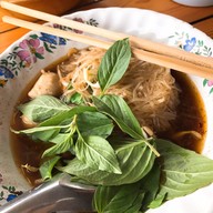 ก๋วยเตี๋ยวเรือบ้านอำเภอ