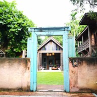 โฮเทลเดสอาร์ทติสโรสออฟปาย
