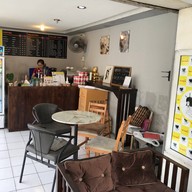 บรรยากาศ Two Sisters Cafe