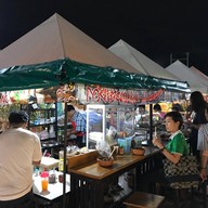 หน้าร้าน ก๋วยเตี๋ยวเป็ด ไก่ หมูตุ๋น กาดมณี