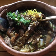 เมนูของร้าน ก๋วยเตี๋ยวเป็ด ไก่ หมูตุ๋น กาดมณี