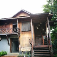 โฮเทลเดสอาร์ทติสโรสออฟปาย