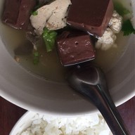 ร่มฉัตร ต้มเลือดหมู