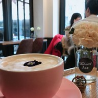 Lovin’ Her Flower Cafe&Bar ฮงแด