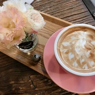 Lovin’ Her Flower Cafe&Bar ฮงแด