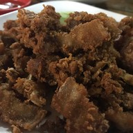 เมนูของร้าน ครัวลูกเงาะ  สลกบาตร