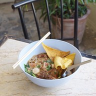 เมนูของร้าน ก๋วยเตี๋ยวหมูตุ๋น สเต็ก บ้านบาบ๋า