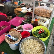 บรรยากาศ ก๋วยเตี๋ยวหมูน้ำตกหมูตุ๋น 10บาท