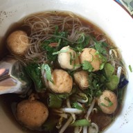 เมนูของร้าน ก๋วยเตี๋ยวหมูเลียงบ้านสะพานไม้