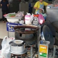 หน้าร้าน เนื้อทอดซอยละลายทรัพย์