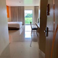 จอลลี่ สวีท แอนด์ สปา เพชรเกษม